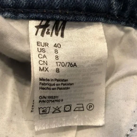H&M mom jean shorts size 8. - Picture 2 of 4